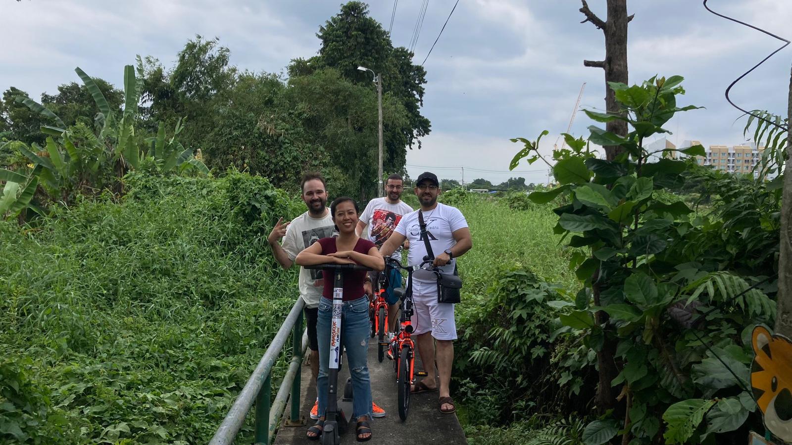 bangkok: marché flottant du week-end à vélo avec guide francophone